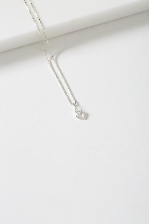 Colar Veneziana em Prata 925 com Pingente Coração Vazado Mini 6x12mm – Kayro Joias