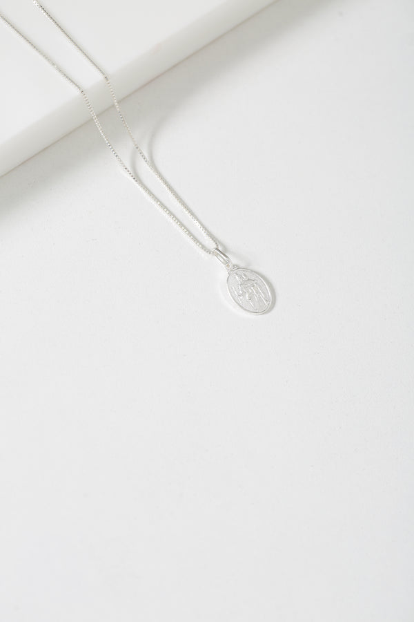 Colar Veneziana em Prata 925 com Pingente Medalha Religiosa Oval 11x24mm – Kayro Joias